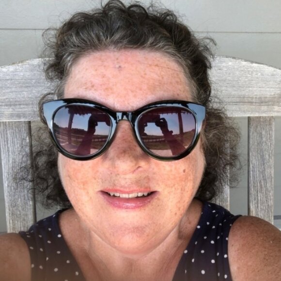 Meet your Posher, Flavia - Picture 1 of 1